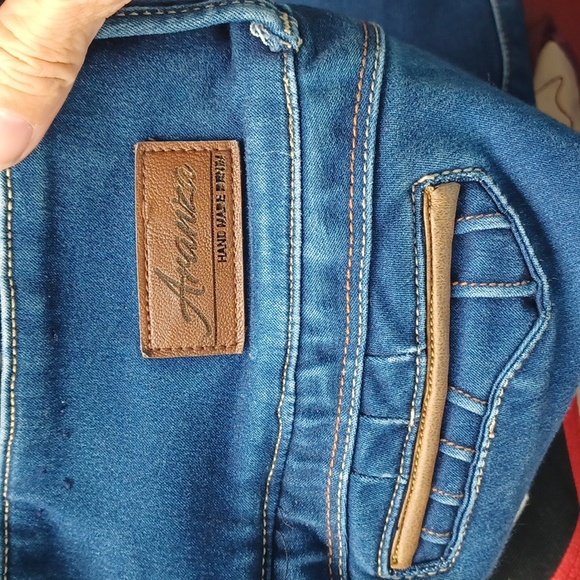 Aranza Butt Lifting Skinny Jeans, Sz 9, Embroidered, Strechy, 30" Inseam - Picture 4 of 10